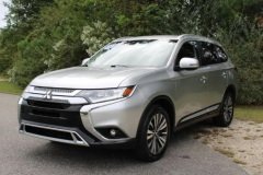 2020_Mitsubishi_Outlander_31_4846.aiimg-h1080w1920